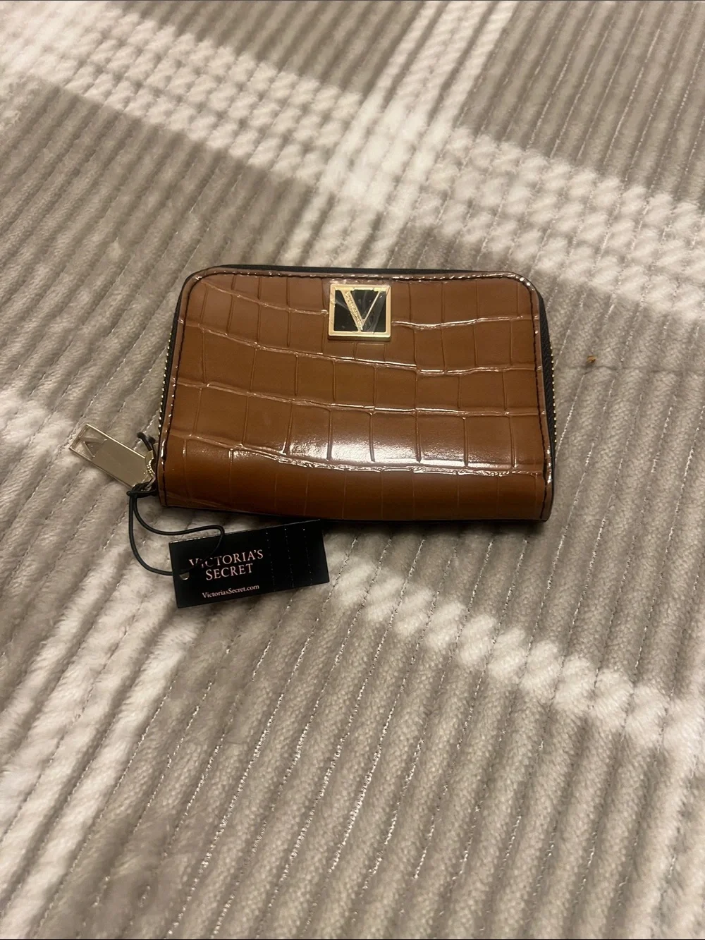 Victoria's Secret Brown Croc-Embossed Zip Wallet with Gold Accent - Picture 2 of 6
